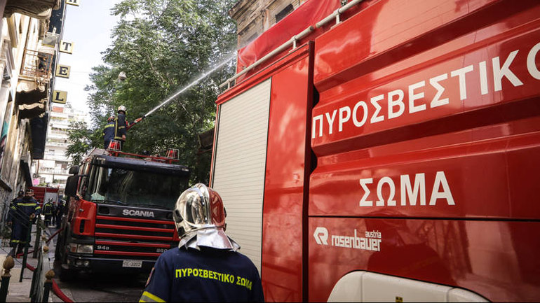 Πυρκαγιά σε εγκαταλελειμμένο κτήριο στο κέντρο της Αθήνας