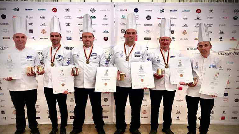 Χάλκινο μετάλλιο κατέκτησε ελληνική ομάδα στους Ολυμπιακούς Αγώνες Μαγειρικής Χάλκινο μετάλλιο κατέκτησε ελληνική ομάδα στους Ολυμπιακούς Αγώνες Μαγειρικής