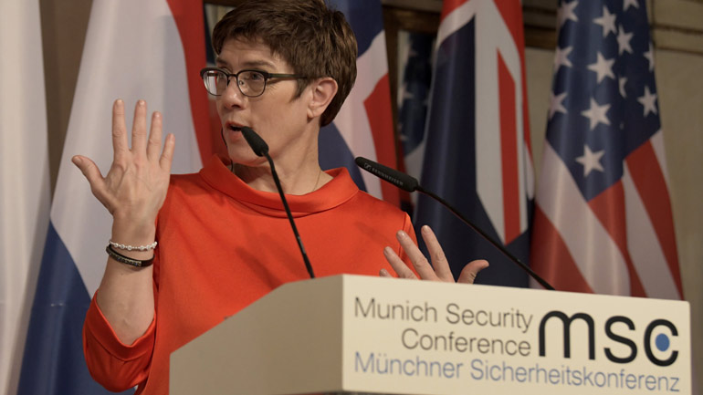 Καρενμπάουερ: Απαιτείται κοινή ευρωπαϊκή δράση στο Στενό του Ορμούζ