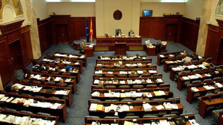 Βόρεια Μακεδονία: Διαλύθηκε η Βουλή – Πρόωρες βουλευτικές εκλογές στις 12 Απριλίου