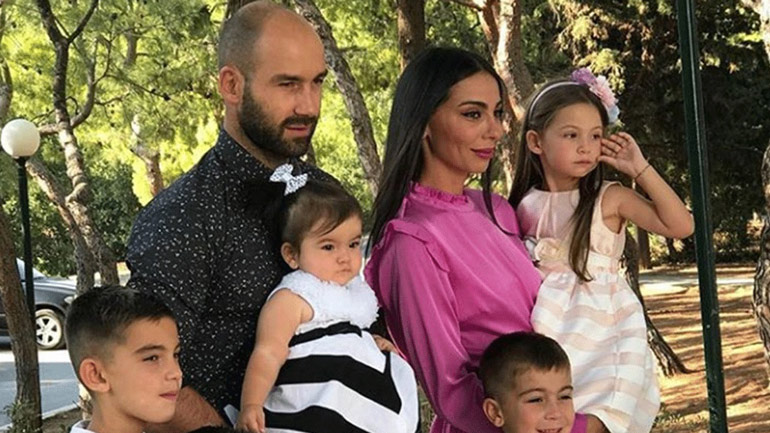 Ο Βασίλης Σπανούλης ποζάρει αγκαλιά με τη νεογέννητη κόρη του!