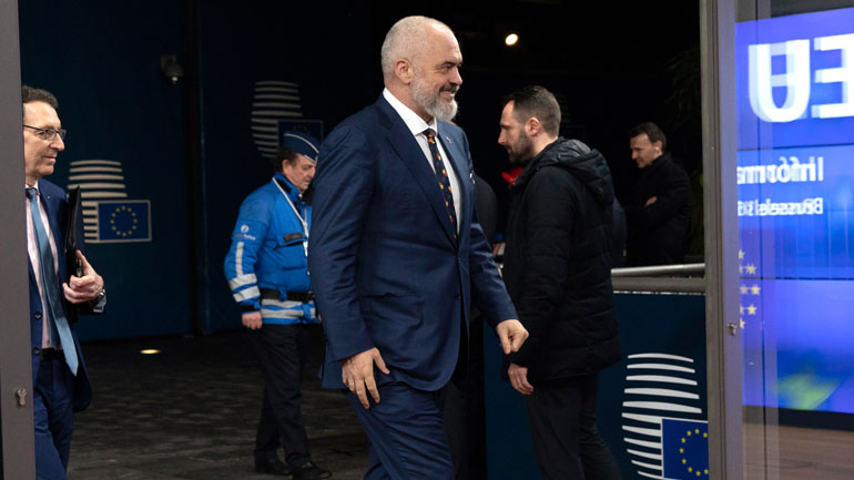 Συγκεντρώθηκε 1,15 δισ. ευρώ για την ανοικοδόμηση της Αλβανίας μετά τον φονικό σεισμό