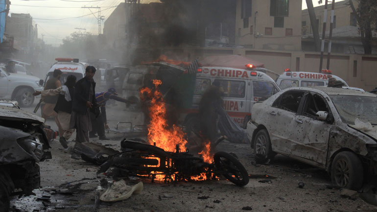 Τουλάχιστον δέκα άνθρωποι σκοτώθηκαν σε βομβιστική επίθεση αυτοκτονίας στο Πακιστάν