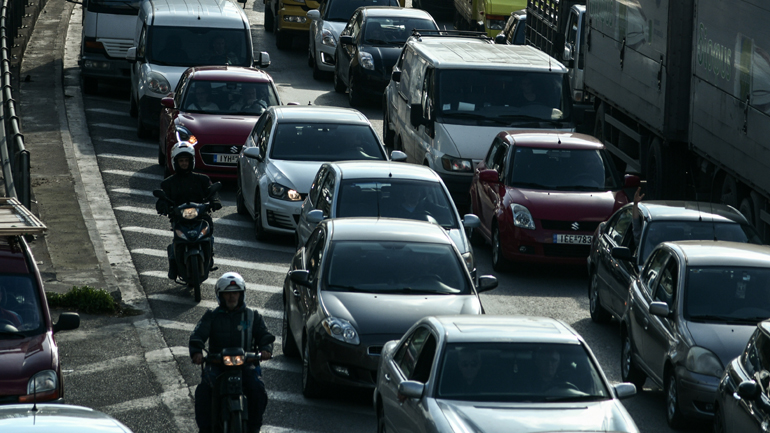 Μετ΄ εμποδίων η κίνηση στον Κηφισό λόγω τροχαίου