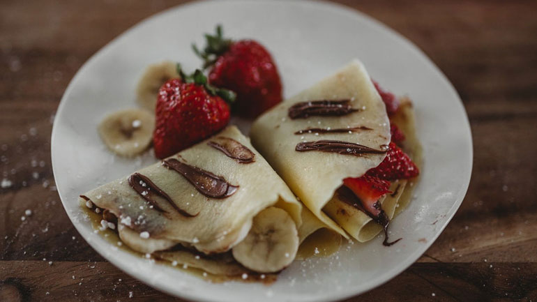 Εύκολη ζύμη για κρέπες με μόνο 3 υλικά