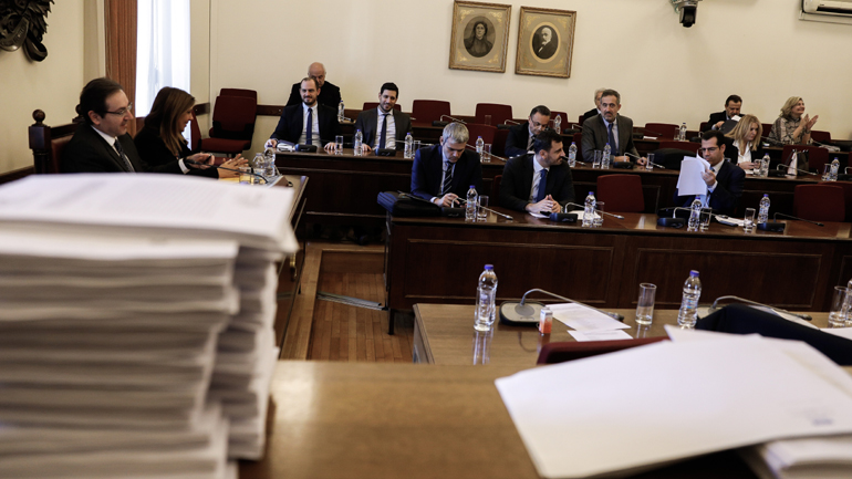 Novartis: Μάρτυρες χωρίς κουκούλα στην προανακριτική ζητούν τα κόμματα – Αντίθετος ο ΣΥΡΙΖΑ