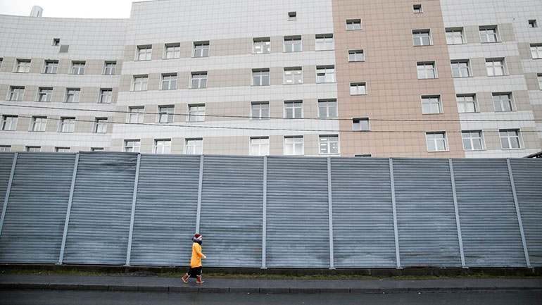 Ρωσία: Γυναίκα δραπέτευσε από καραντίνα – Δικαστική απόφαση για την αναγκαστική εισαγωγή της σε νοσοκομείο