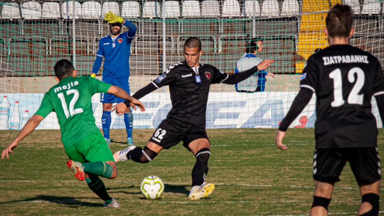 Κουκoυλοφόροι οπαδοί έστησαν καρτέρι στην αποστολή της Παναχαϊκής στην Πάτρα – Χτύπησαν παίκτες της ομάδας