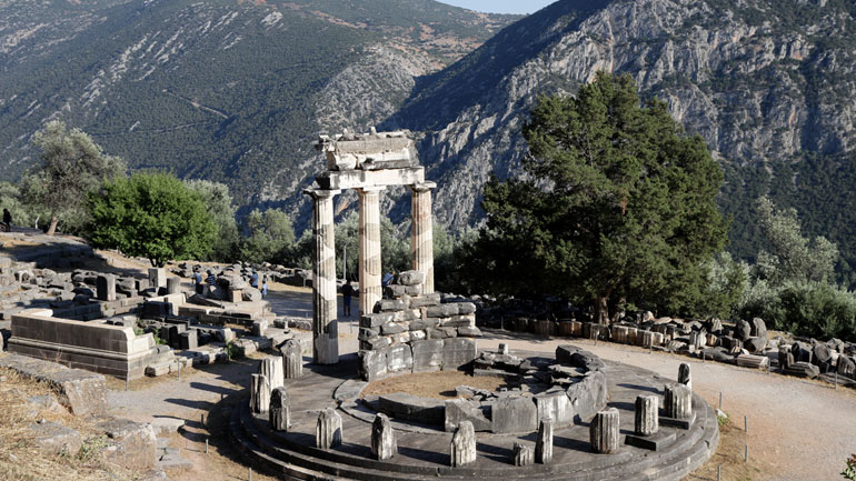 Tα δελφικά παραγγέλματα «ταξιδεύουν» σε ολόκληρο τον κόσμο