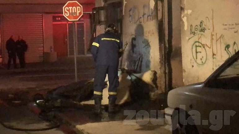 Φωτιά σε σπίτι στο Περιστέρι – Χωρίς τις αισθήσεις του ανασύρθηκε ένα άτομο