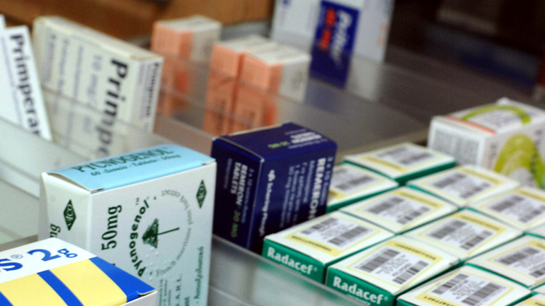 Από τα φαρμακεία της γειτονιάς πλέον η διάθεση ακριβών φαρμάκων