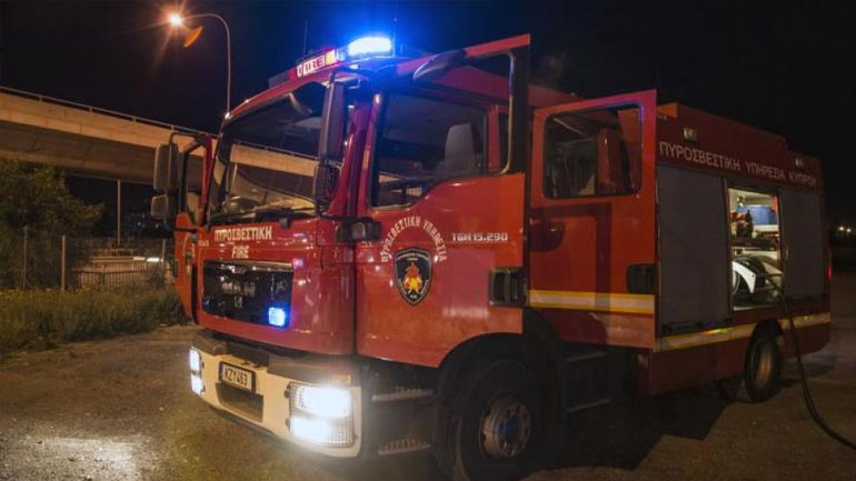 Υπό μερικό έλεγχο η φωτιά σε ισόγειο διαμέρισμα στη Θεσσαλονίκη