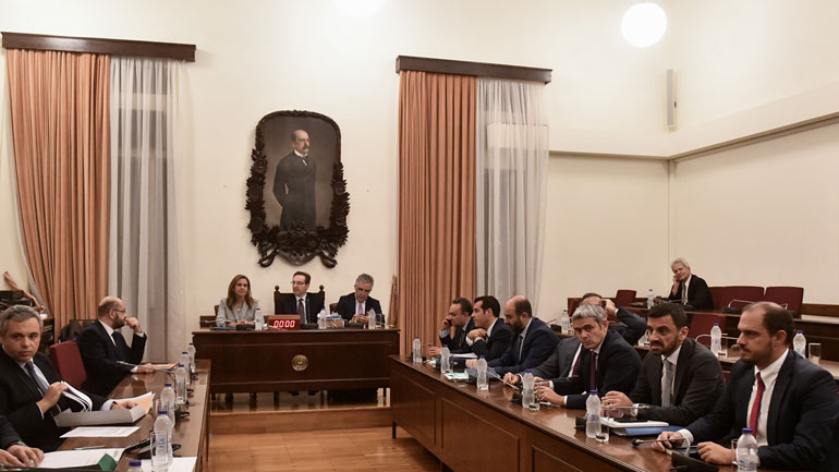 Η παρωδία με τις κουκούλες και άλλες ιστορίες για αγρίους