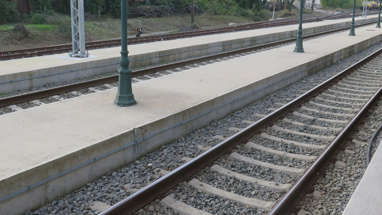 Ξεκίνησαν δρομολόγια σε τρένα και προαστιακό μετά την παρέμβαση Καραμανλή