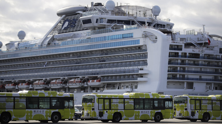 Κορωνοϊός: Άρχισε η αποβίβαση των επιβατών του κρουαζιερόπλοιου Diamond Princess