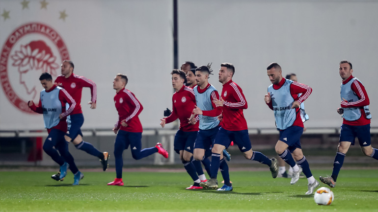 Με 21 παίκτες η αποστολή του Ολυμπιακού για την Άρσεναλ