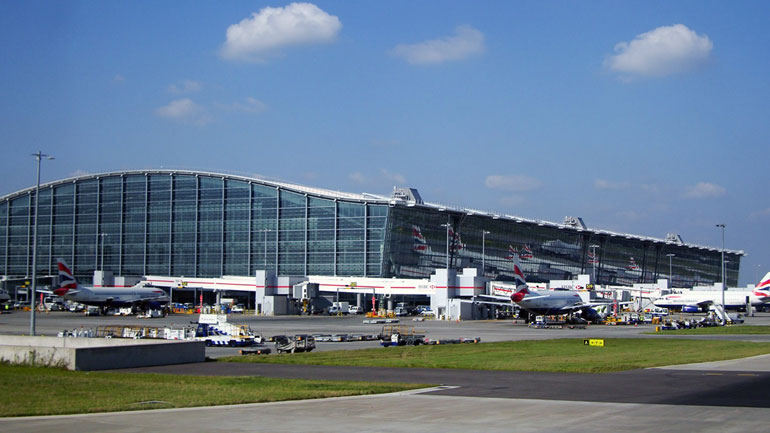 Βρετανία: Κλειστός διάδρομος απογείωσης στο αεροδρόμιο Χίθροου – Καθυστερούν ορισμένες πτήσεις