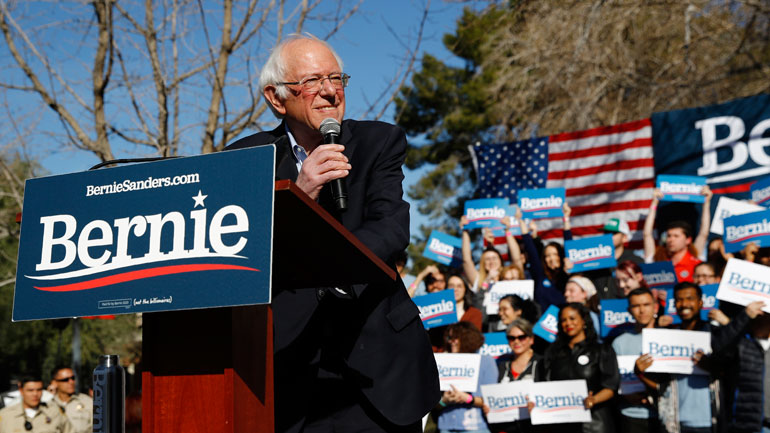 Εκτινάχθηκαν τα ποσοστά του Μπέρνι Σάντερς εν όψει των προκριματικών του Δημοκρατικού Κόμματος