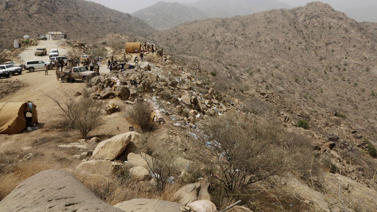 Υεμένη: Οκτώ νεκροί από έκρηξη νάρκης στον δρόμο της αυτοκινητοπομπής του υπουργού Άμυνας