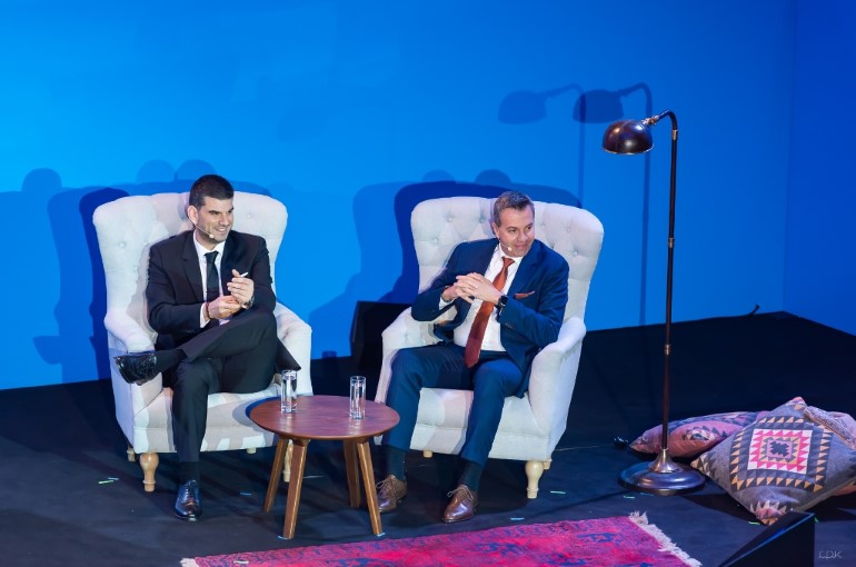 Από αριστερά, ο Διευθυντής Δικτύου Καταστημάτων Ομίλου ΟΤΕ, Πέτρος Παπαγγέλης και ο Διευθυντής BU Retail Σταθερής & Κινητής, Κωνσταντίνος Βούζας