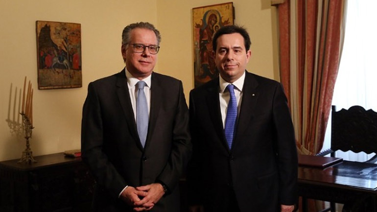 Συνάντηση Μηταράκη και Κουμουτσάκου με Ζεεχόφερ για το μεταναστευτικό