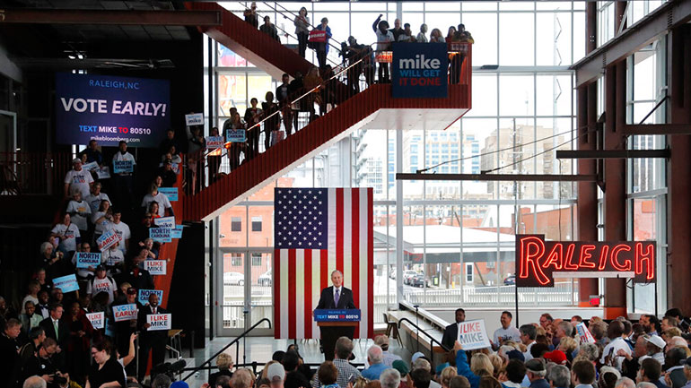 ΗΠΑ: Δύο άτομα συγκέντρωσαν τα φραστικά πυρά κατά τη διεκδίκηση του προεδρικού χρίσματος των Δημοκρατικών