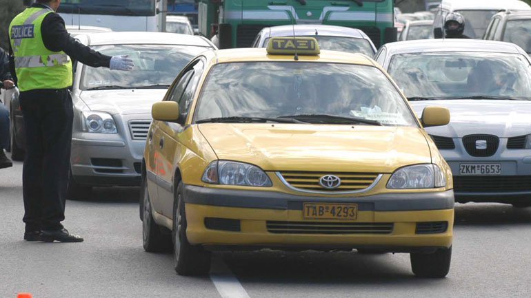 Προβλήματα στην κυκλοφορία στη Λεωφόρο Ποσειδώνος εξαιτίας τροχαίου