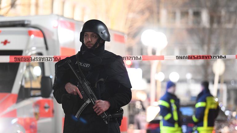 Σκότωσε και τη μητέρα του ο μακελάρης του Χανάου