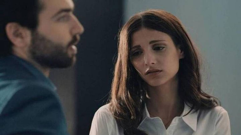 8 Λέξεις: Ο Μιχαήλ και η Ρωξάνη υπογράφουν το σύμφωνο συμβίωσης