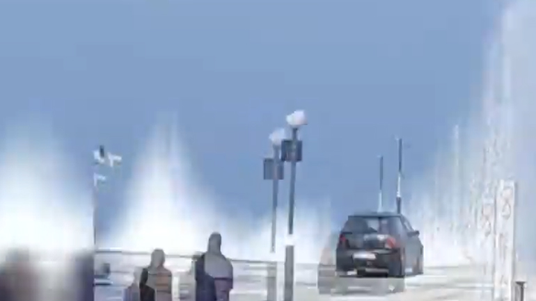 Ελεγχόμενη έκρηξη οβίδας μέσα στη θάλασσα στα Καμένα Βούρλα