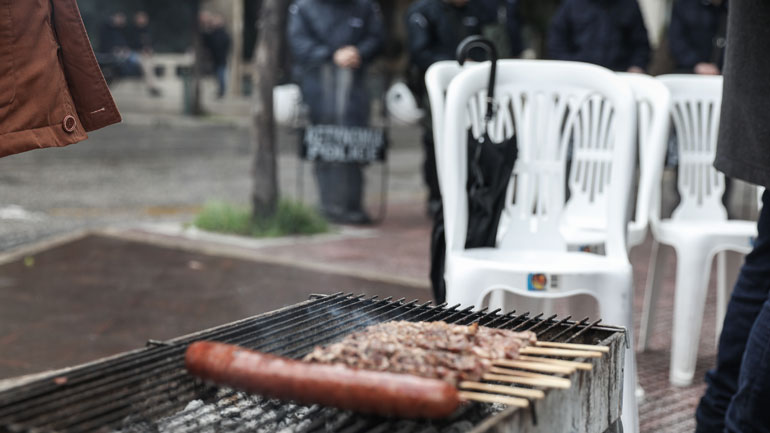 Θεσσαλονίκη: Διαμαρτυρία κατά της Τσικνοπέμπτης