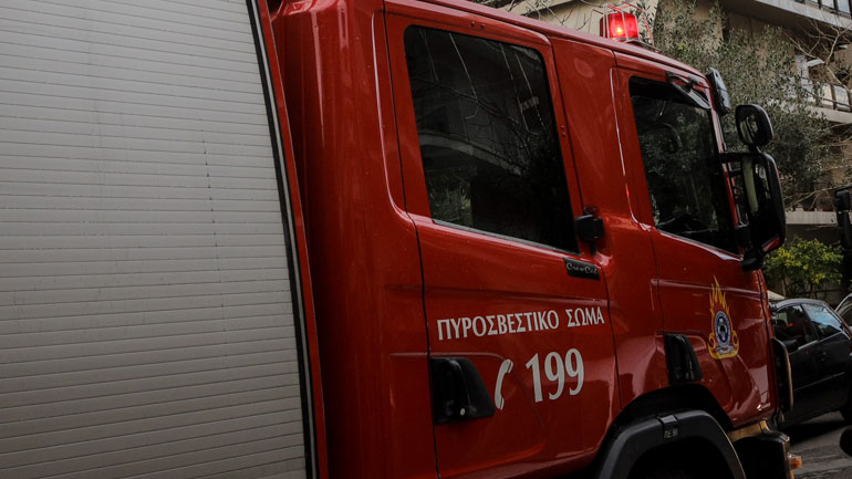 Αχαΐα: Επιχείρηση διάσωσης οδηγού που αποκλείστηκε με το όχημά του κολλημένο σε λάσπες