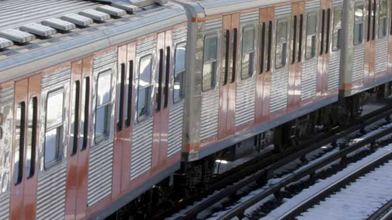 Επίθεση από αγνώστους δέχτηκαν οπαδοί του Ολυμπιακού σε συρμό του ηλεκτρικού