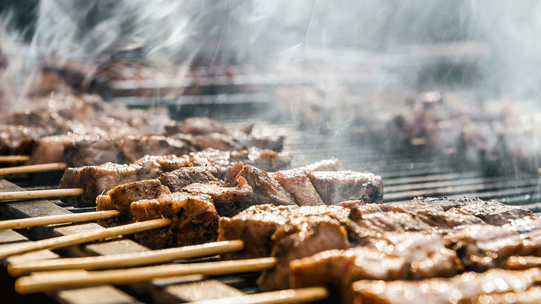 Τσικνοπέμπτη: Τι πρέπει να προσέξετε αν έχετε χοληστερίνη