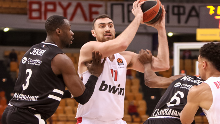 Παλικαρίσια νίκη για τον Ολυμπιακό – Επικράτησε με… μισή ομάδα 77-68 της Βιλερμπάν