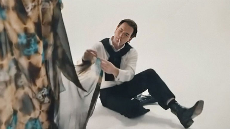 Πρώτες εικόνες από τη σειρά “Halston” του Netflix