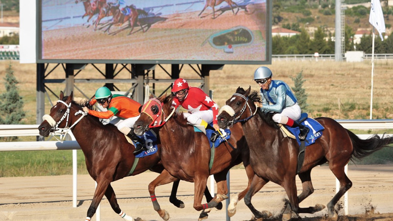 Το δυναμικό comeback του ιπποδρόμου – Πώς οι ιπποδρομιακές Κυριακές κερδίζουν όλο και περισσότερο κόσμο!