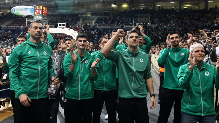 ΠΑΟ: Αποθεώθηκαν οι θριαμβευτές του Λιγκ Καπ στο ΟΑΚΑ πριν το παιχνίδι με την Μπαρτσελόνα