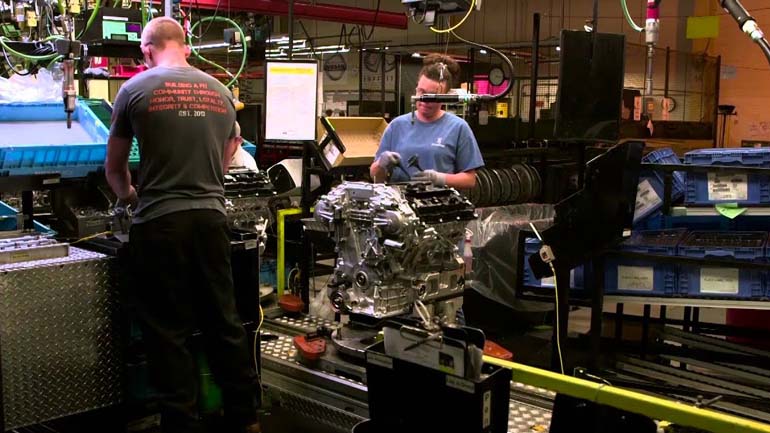 Τους κάνουν μαθήματα για την κατασκευή των κινητήρων