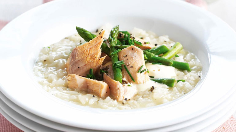 Ριζότο με σολομό και αμύγδαλα για αυθεντικές γεύσεις