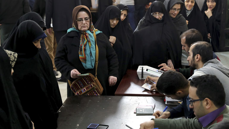 Παρατάθηκε δύο φορές η ψηφοφορία στις βουλευτικές εκλογές του Ιράν