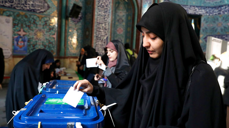 Άνοιξαν οι κάλπες για τις βουλευτικές εκλογές στο Ιράν