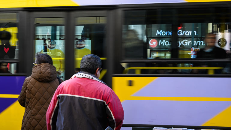 Επίθεση με μαχαίρι σε λεωφορείο στον Διόνυσο – Ένας τραυματίας