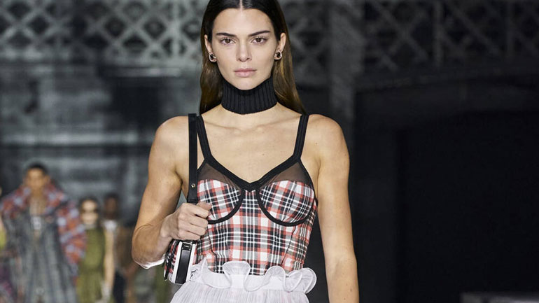 Αυτή είναι η νέα «it» τσάντα του οίκου Burberry