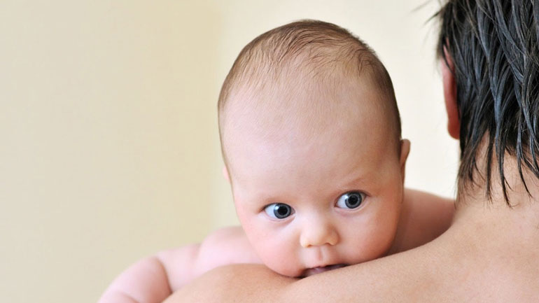 Ο λόξιγκας στα έμβρυα και στα βρέφη