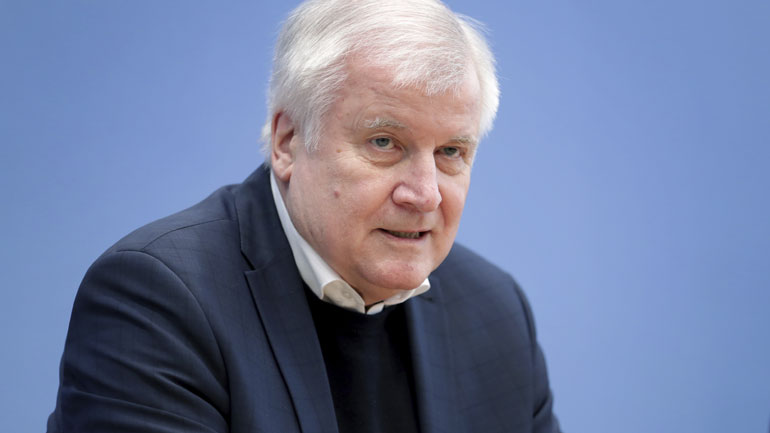 Ζέεχοφερ για επίθεση στο Χανάου: Η ακροδεξιά απειλή είναι «πολύ αυξημένη»