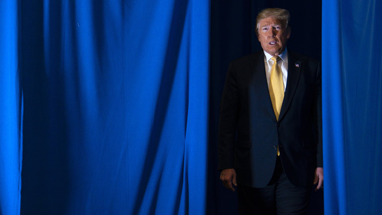 Ο Ντόναλντ πήρε τ’ όπλο του!