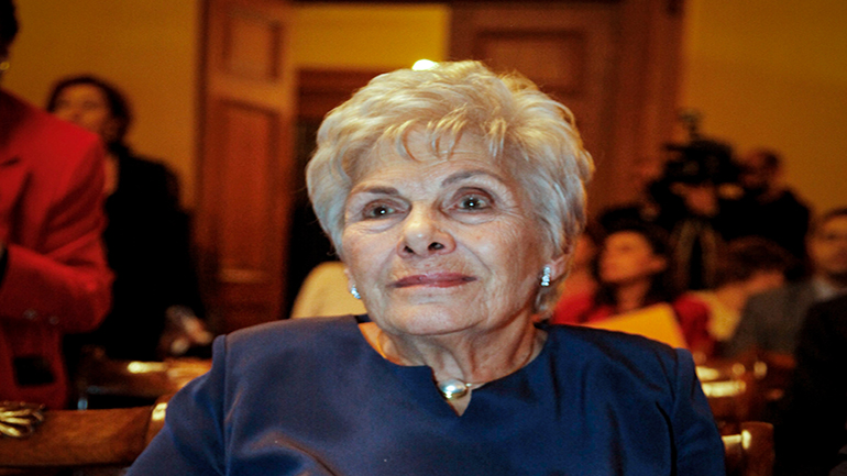 Δημοσία δαπάνη η κηδεία της Κικής Δημουλά