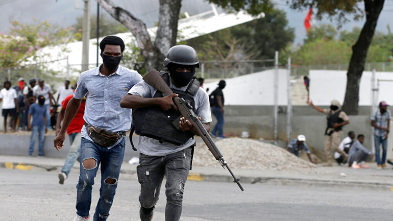 Αϊτή: Τουλάχιστον δύο νεκροί από επίθεση αστυνομικών στο αρχηγείο του Στρατού