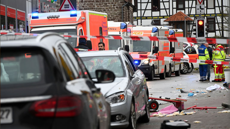 Γερμανία: Αυτοκίνητο έπεσε πάνω σε πλήθος – Τουλάχιστον 30 τραυματίες